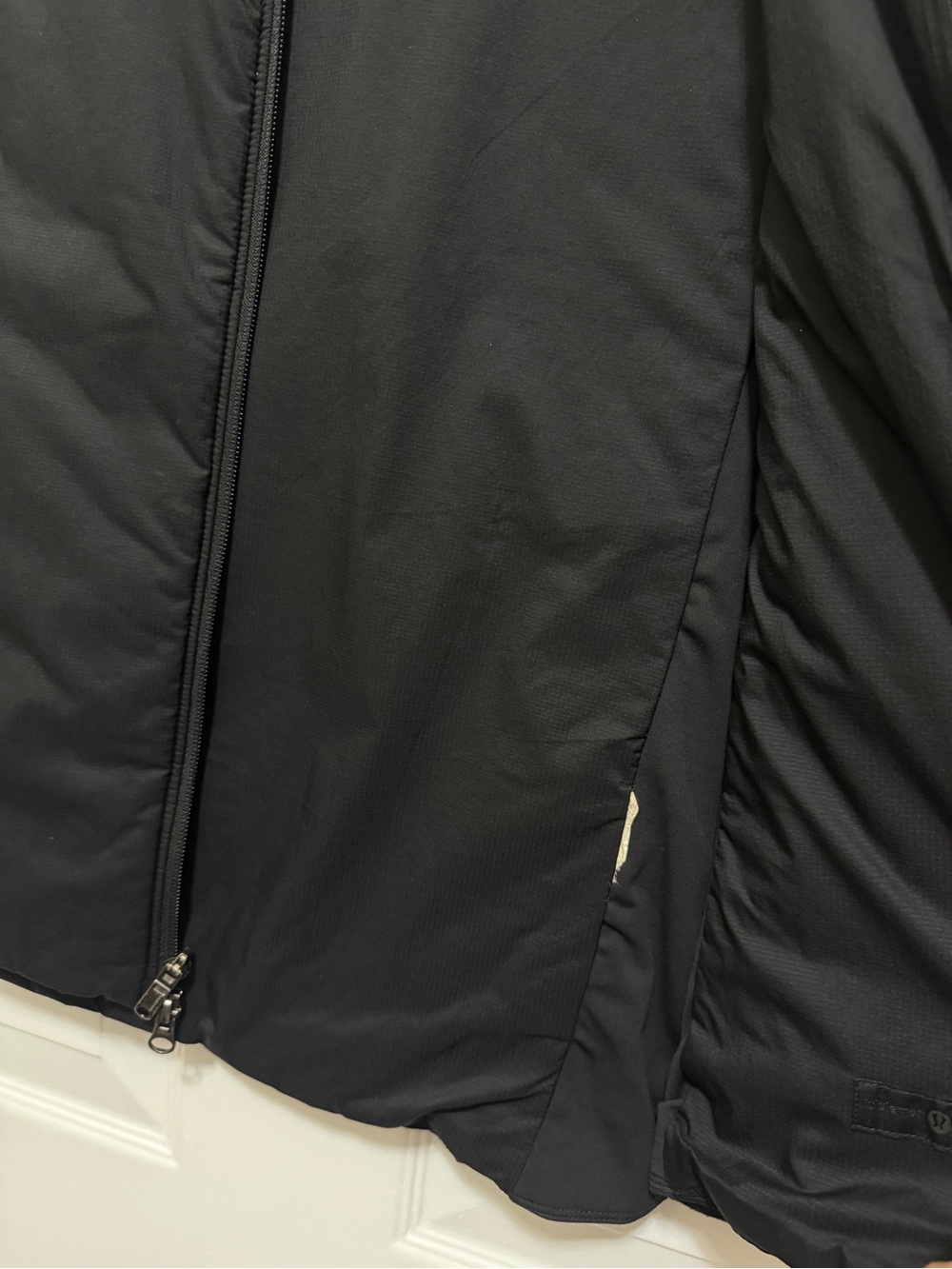 Lululemon Men's Insulated Black Puffer Vest I excellent conditions - Picture 12 of 15